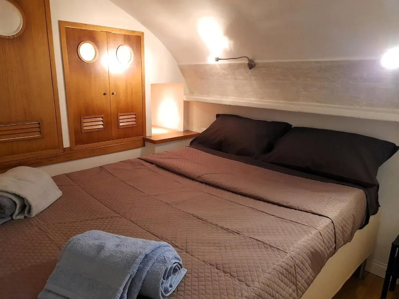 Toledo 27, A Due Passi Da Piazza Del Plebiscito Apartment Naples